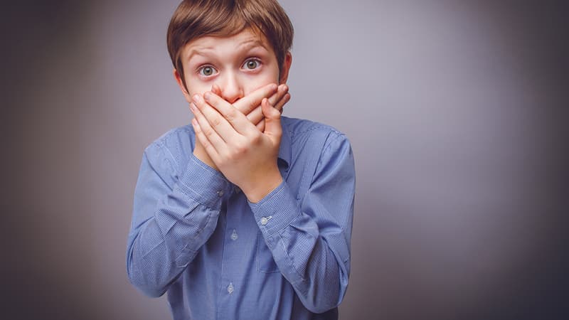 Почему неприятный запах изо рта у ребенка причины