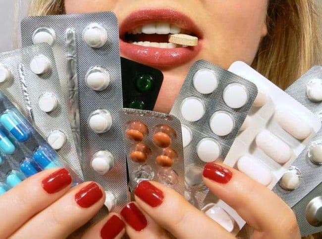 режется зуб мудрости болит десна чем обезболить