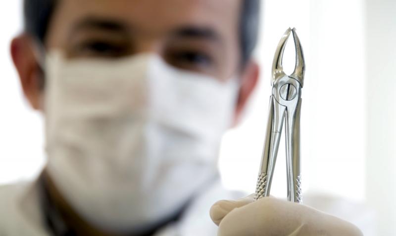 где можно удалить зуб бесплатно