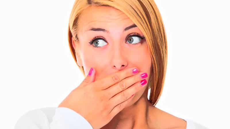 Неприятный запах изо рта