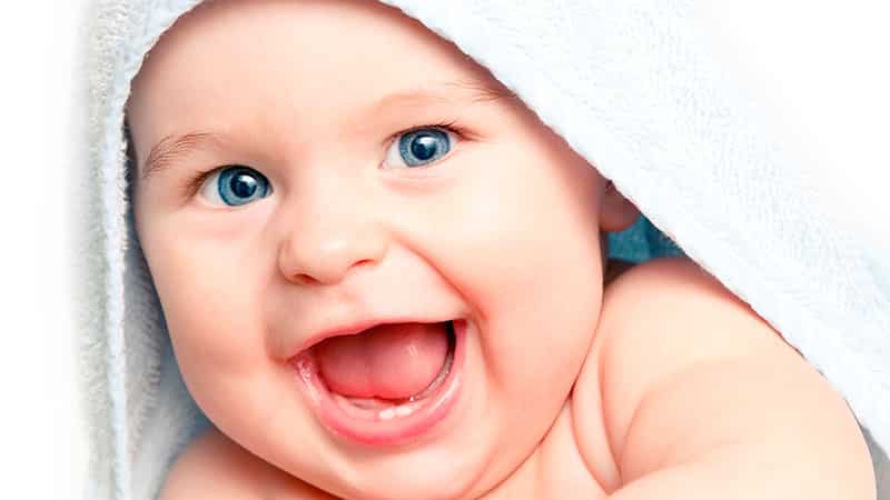 Как помочь ребенку при прорезывании зубов