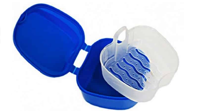 надо ли снимать на ночь зубные протезы