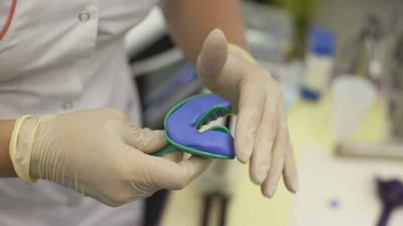 как ставят коронку на зуб фото