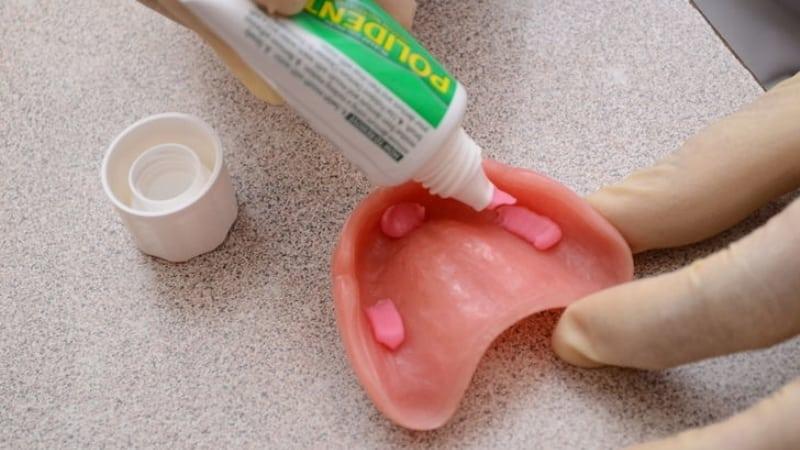клей для фиксации зубных протезов