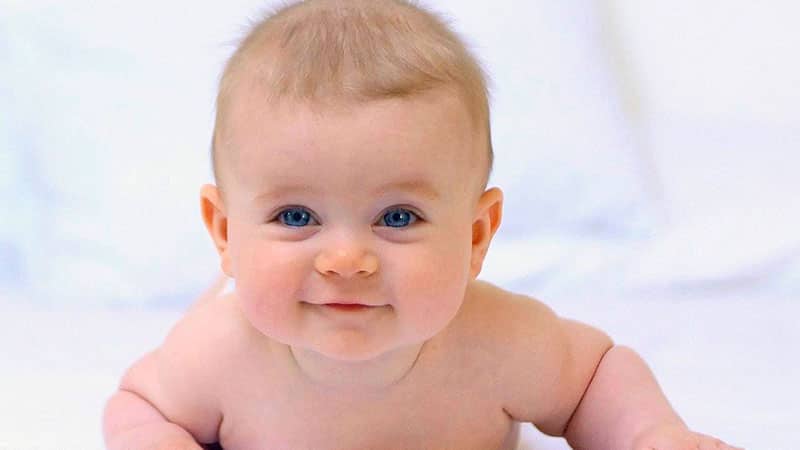 во сколько месяцев первый зуб у ребенка