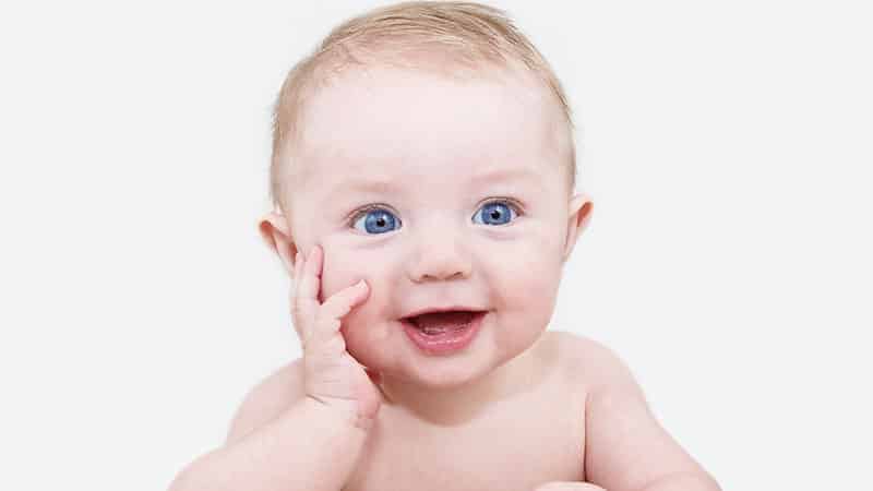 Появление первых зубов у ребенка