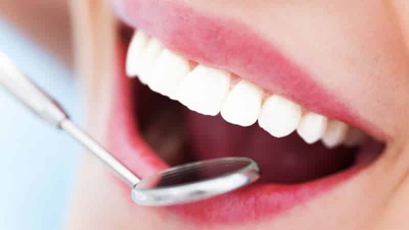 коронка на передний зуб минусы