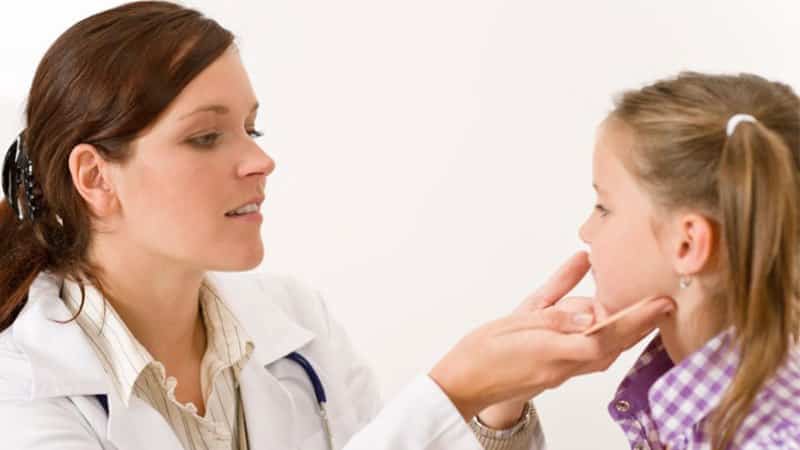 подрезание уздечки языка у новорожденных