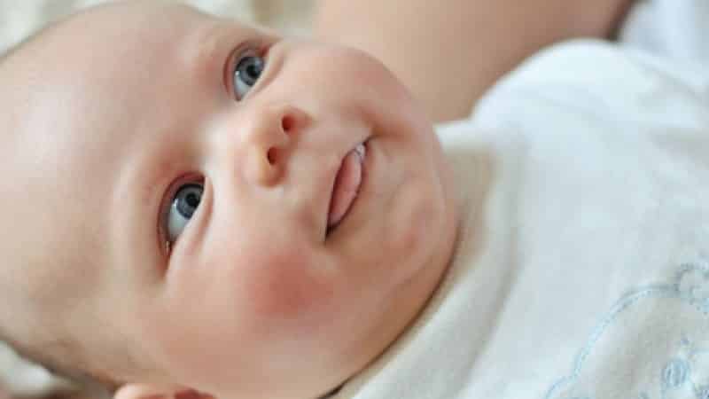 красные щеки у ребенка причины