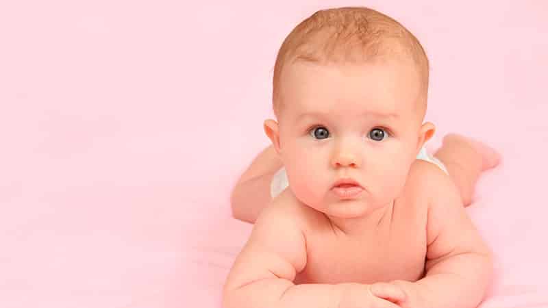 В трехмесячном возрасте у малыша начали лезть зубки