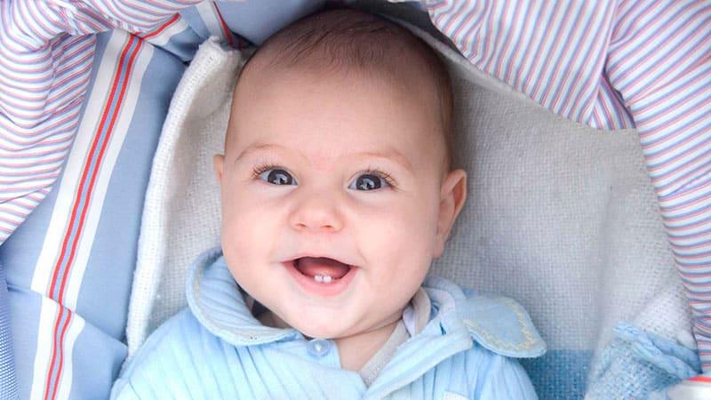 Первые зубы у грудничков