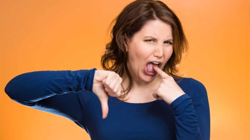 почему кислый привкус во рту по утрам после еды сладкого причины