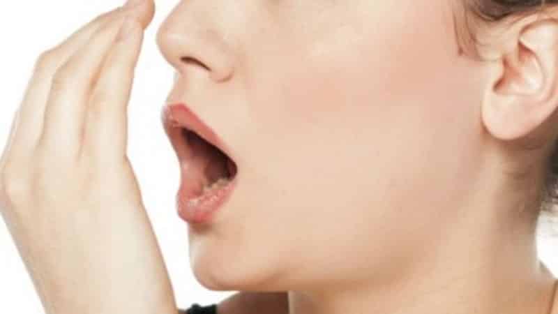 воняет изо рта по утрам