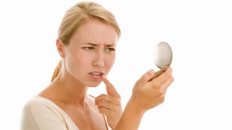 на внутренней стороне губы пузырьки