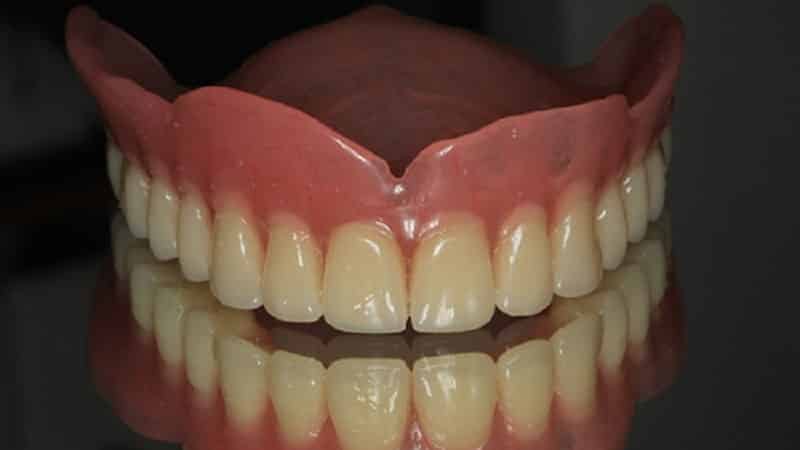 съемный зубной протез на верхнюю челюсть