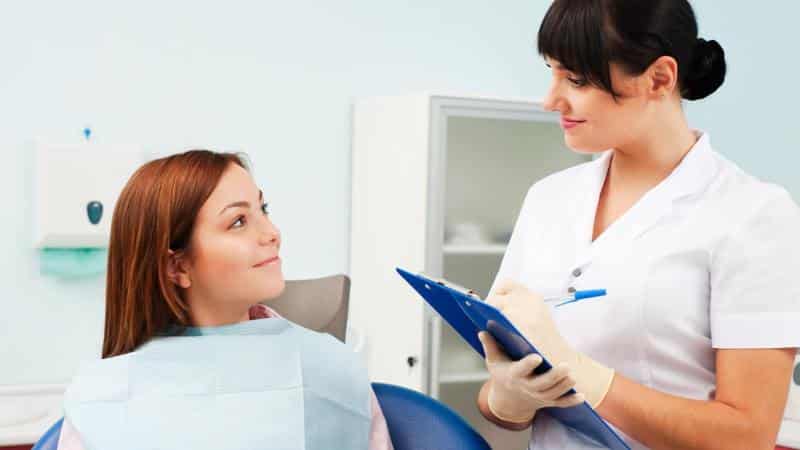 шишка во рту на щеке