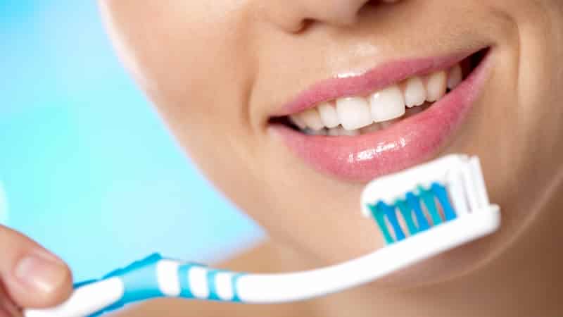 сколько времени надо чистить зубы