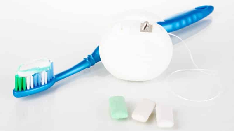 Сколько по времени нужно чистить зубы правильно