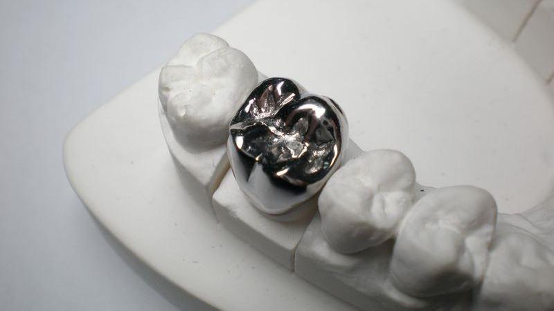 цельнолитая коронка фото