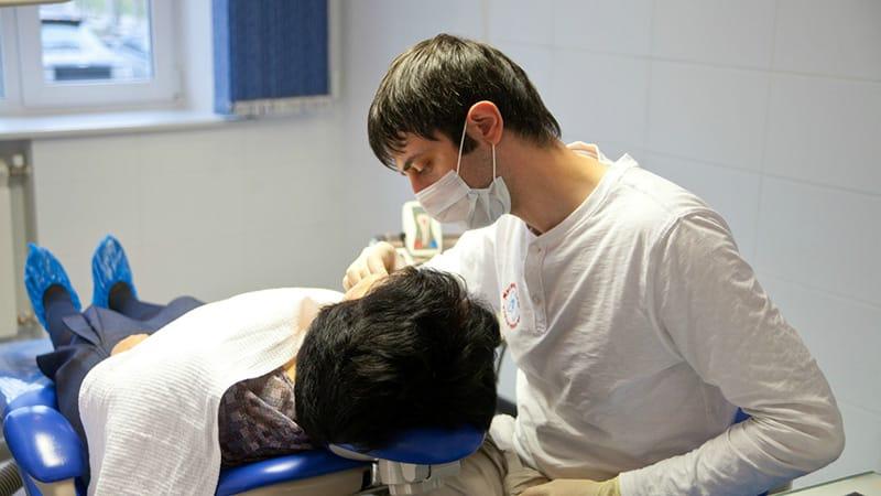 Удаление верхнего зуба мудрости