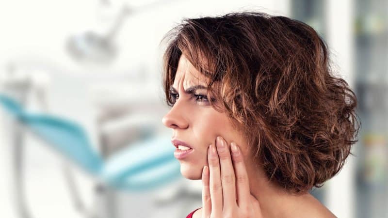 болят зубы от холодного и горячего что делать